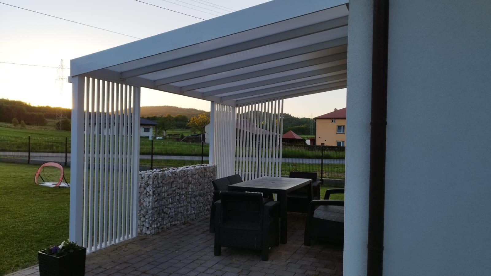 pergola-z-aluminium-widok-boczny-euro-fences-jaslo-rzeszow1.jpg