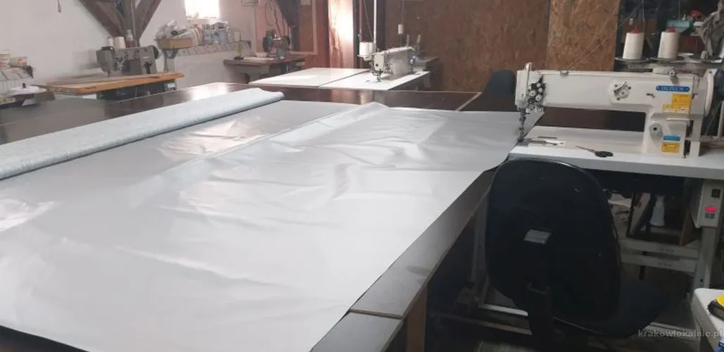 naprawa-przedsionki-camping-szycie-parasole-altany-pokrycia-lodzie-cabrio-67669-krakow-foto.webp