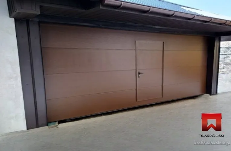 brama_brązowa_+_drzwi_3.webp